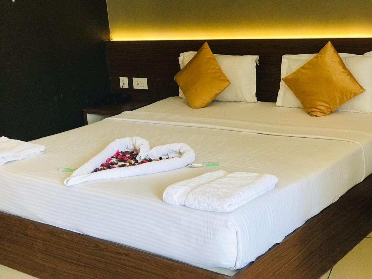 Wayanad Royal Crown Hotel Kalpetta Exterior photo