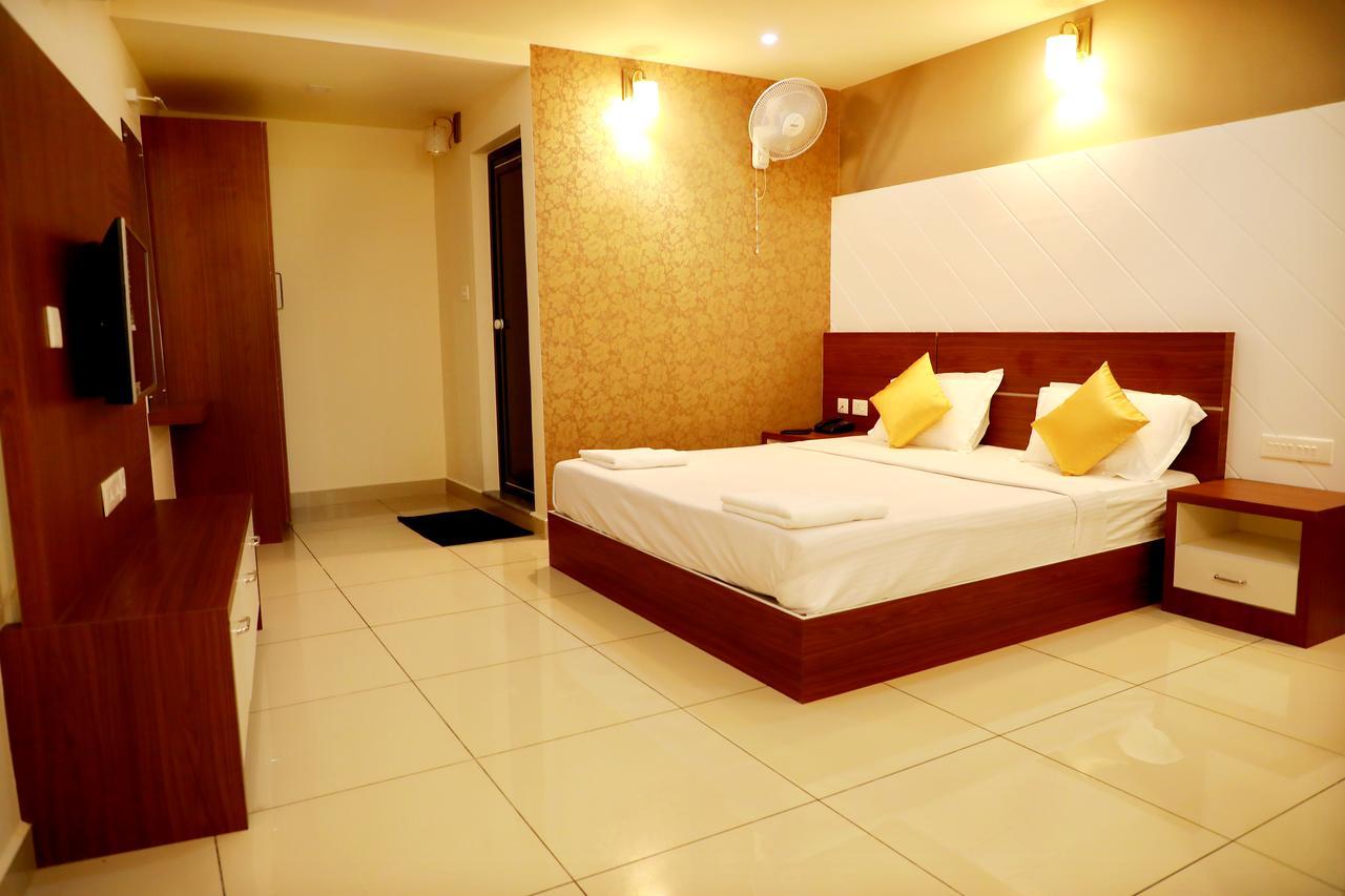Wayanad Royal Crown Hotel Kalpetta Exterior photo