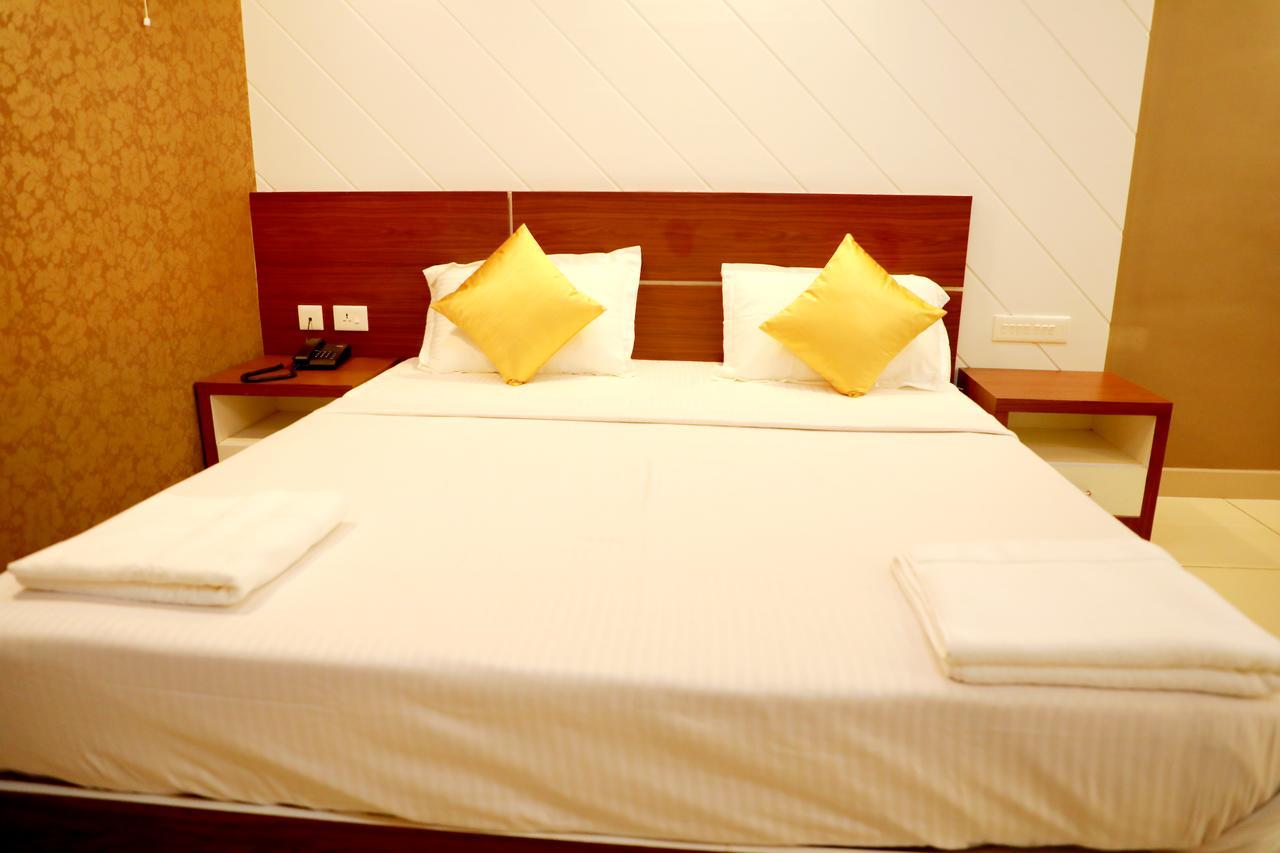 Wayanad Royal Crown Hotel Kalpetta Exterior photo