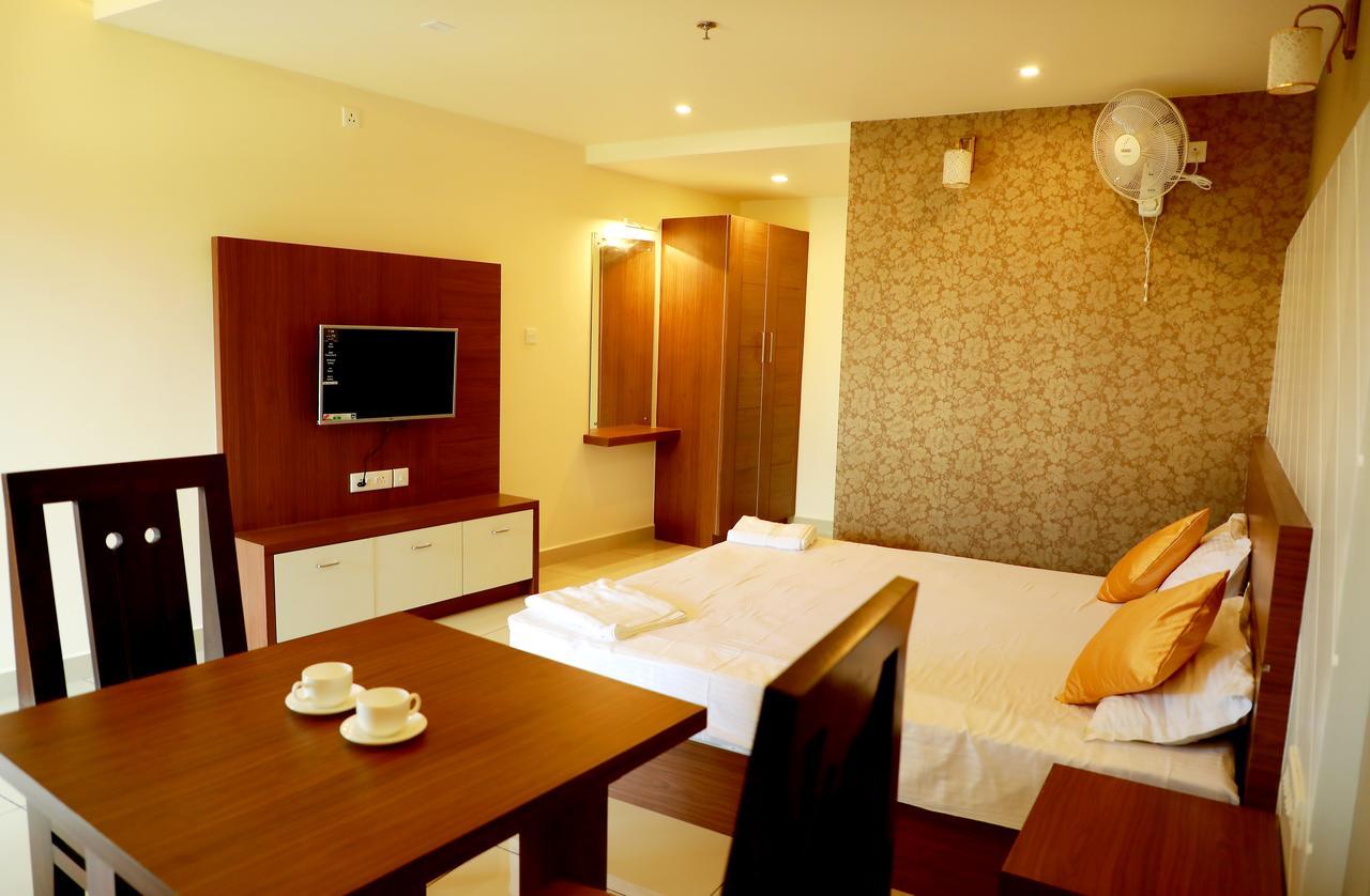 Wayanad Royal Crown Hotel Kalpetta Exterior photo