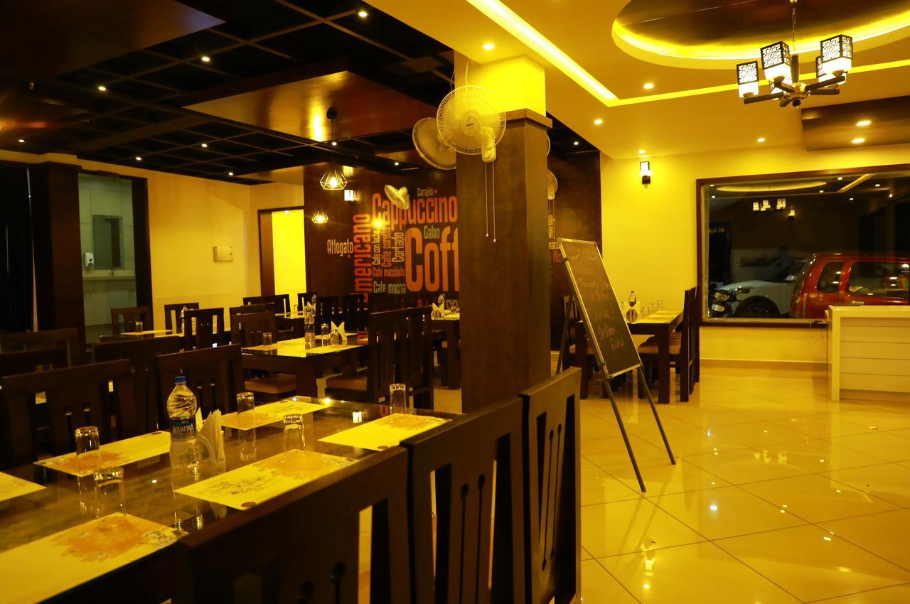 Wayanad Royal Crown Hotel Kalpetta Exterior photo