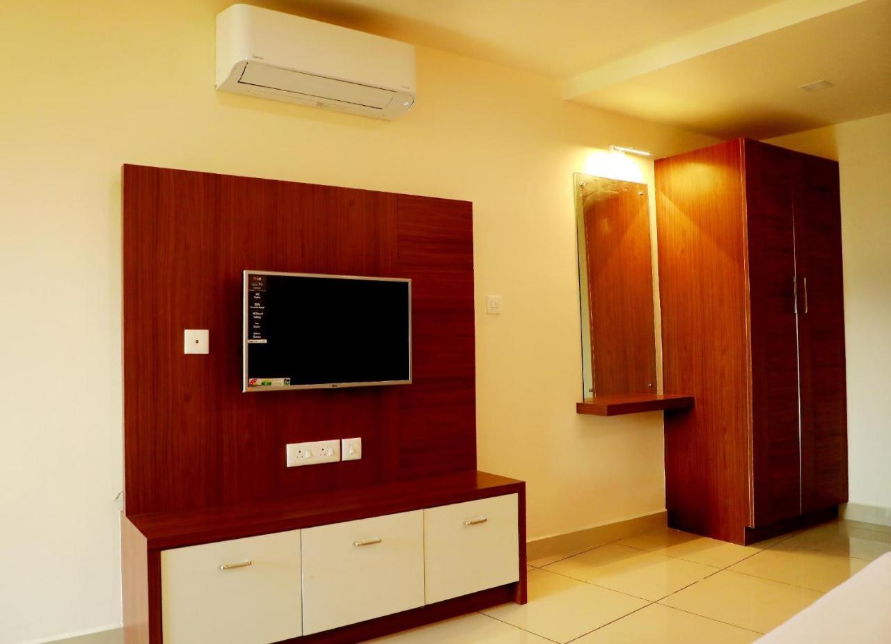 Wayanad Royal Crown Hotel Kalpetta Exterior photo